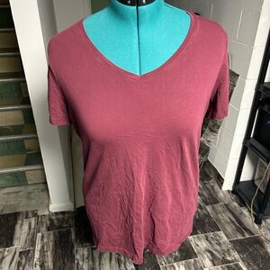 Duluth Trading Women's Size Large V-Neck Short Sleeve Tee Maroon